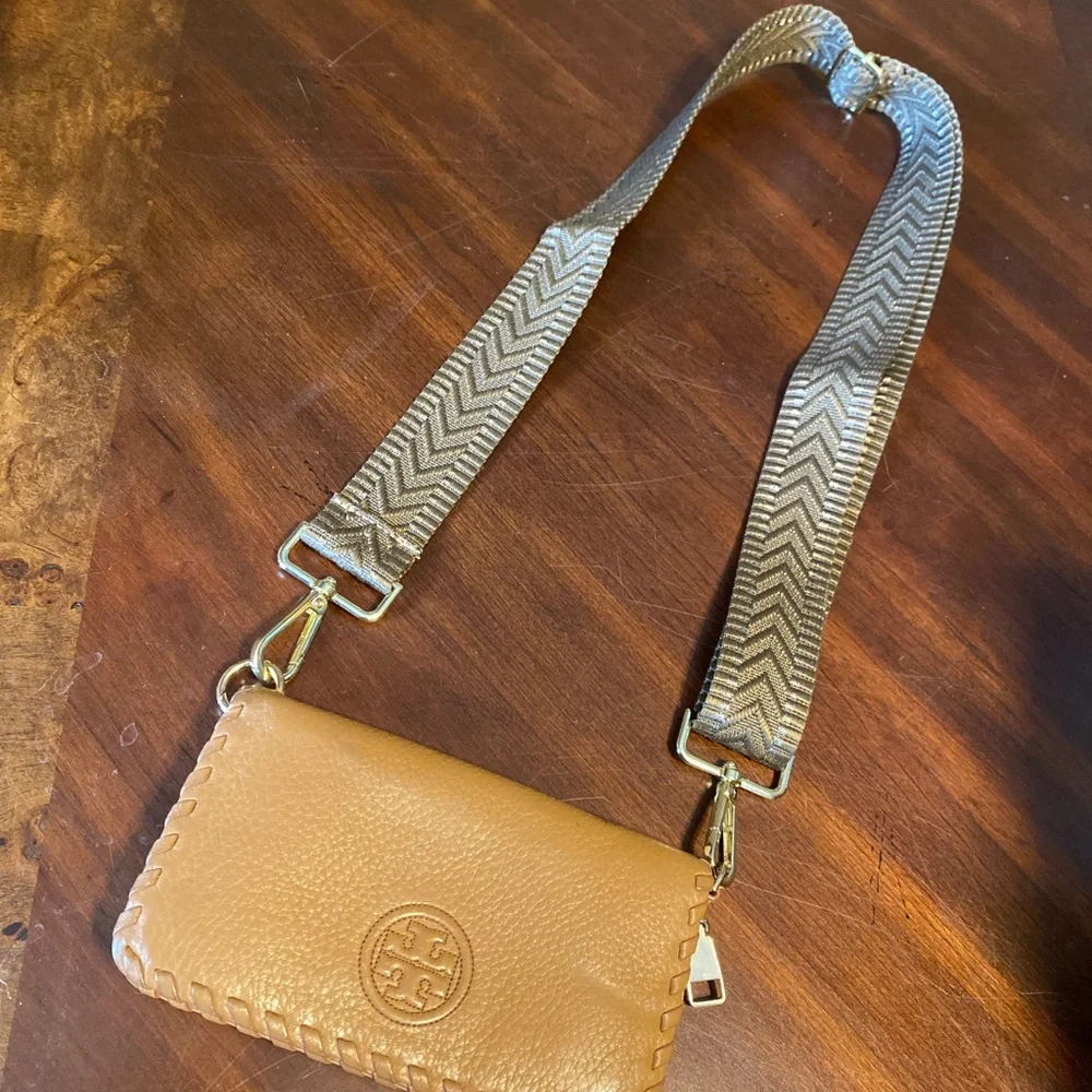 Tory Burch compact tory